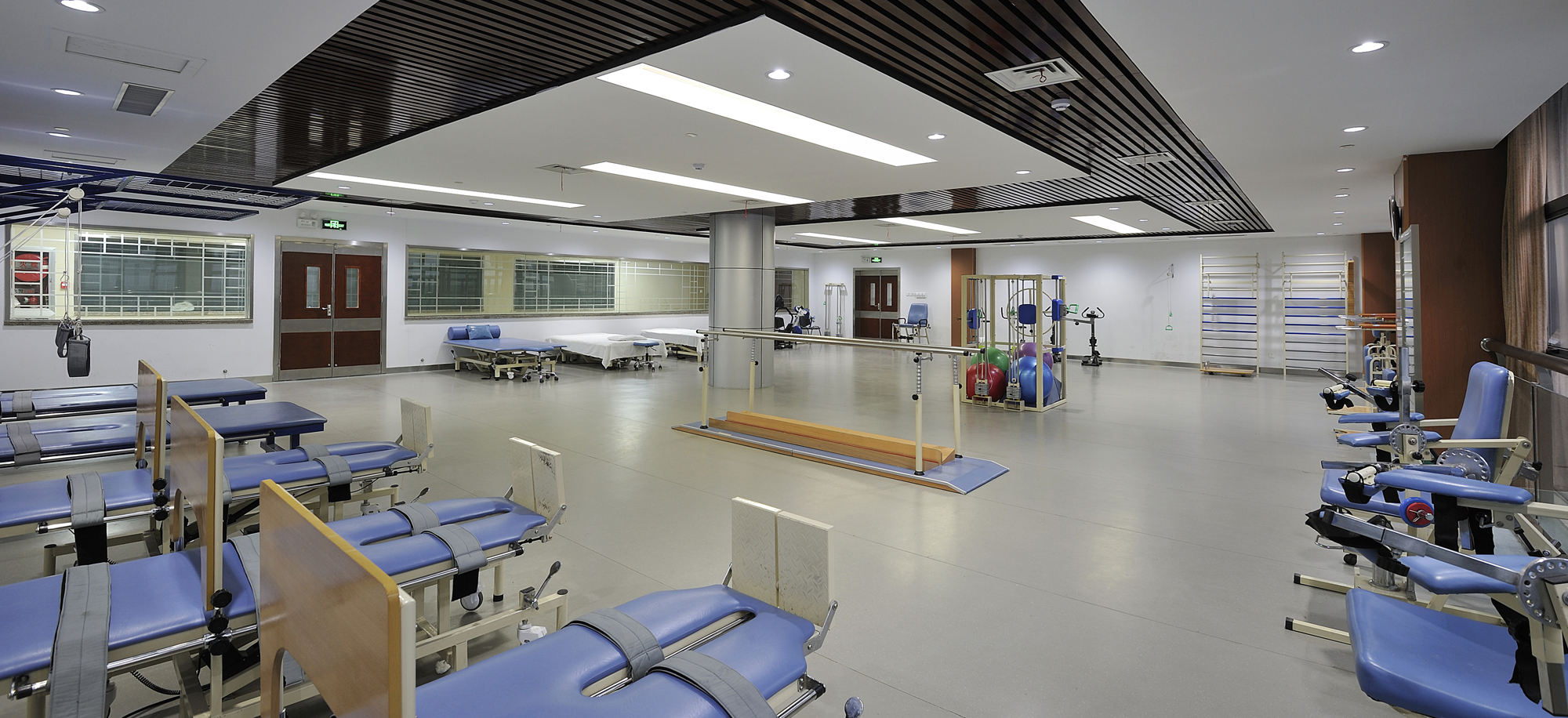 上海中医药大学与荣泰健康产学研合作全面升级(图1)