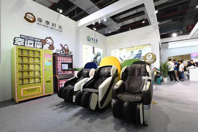 青岛网约车骗局再曝光!135万以租代购钱交完车被半夜拖走(图1)